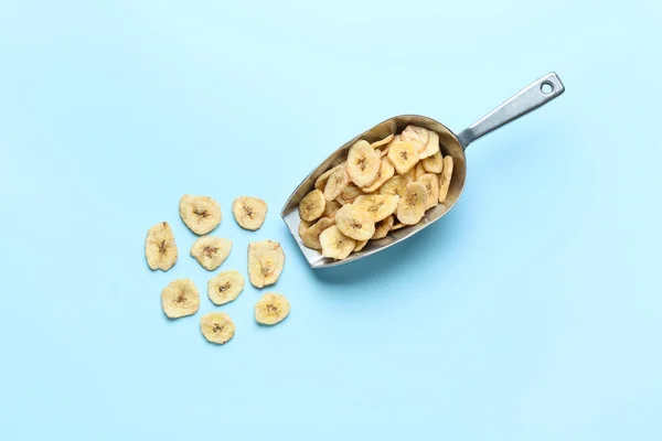 Scoop Crispy Banana Chips Color Background — Stock Photo, Image