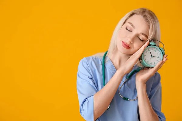 Sleepy Female Doctor Alarm Clock Color Background Time Check Your — Stock Photo, Image