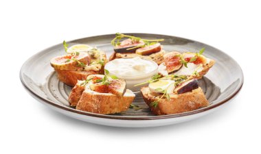 Beyaz arka planda incirli lezzetli sandviçler.