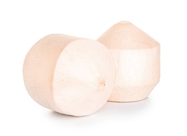 Beyaz arkaplanda taze hindistan cevizleri