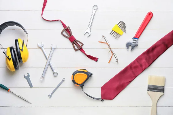 Set Tools Necktie White Wooden Background — Stock Photo, Image