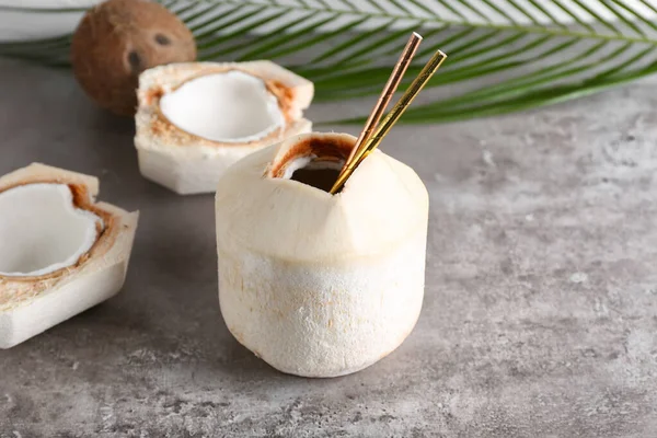 싱싱하고 코코넛을 — 스톡 사진