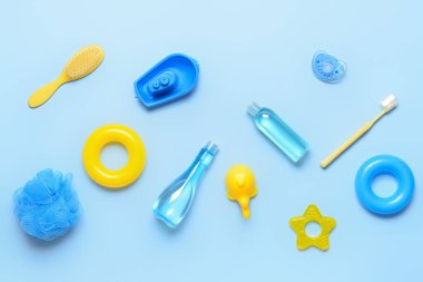 Renkli bebek için banyo aksesuarları