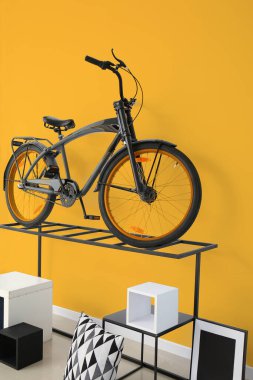 Bisikletli modern odanın içi