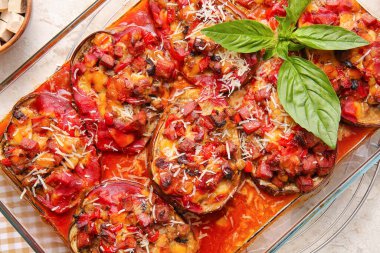 Lezzetli fırınlanmış sebzeler, yakın plan.