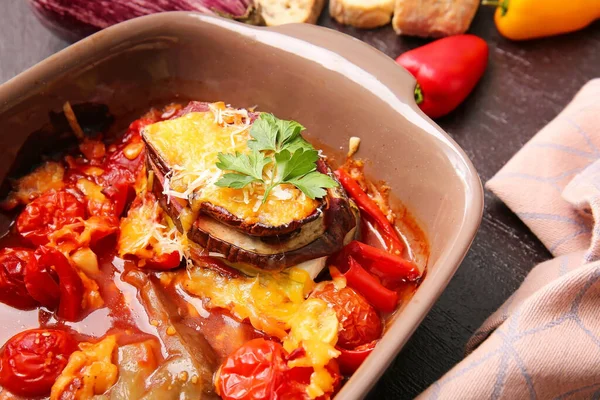 Lezzetli fırınlanmış sebzeler, yakın plan.