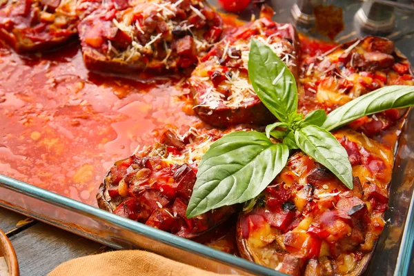 Lezzetli fırınlanmış sebzeler, yakın plan.