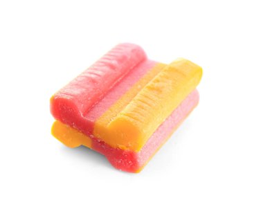 Beyaz arkaplanda sakız çiğneme