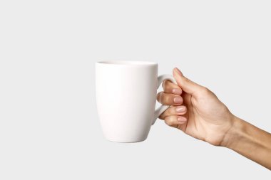 Hafif arka planı olan bir el.