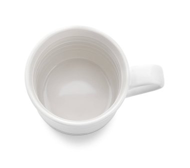 Beyaz arkaplanda boş bardak