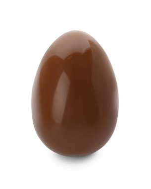 Beyaz arka planda çikolatalı Paskalya yumurtası