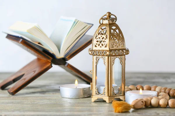 Мусульманская Лампа Тасби Коран Столе — стоковое фото