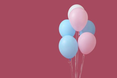 Renkli arka planda hava balonları