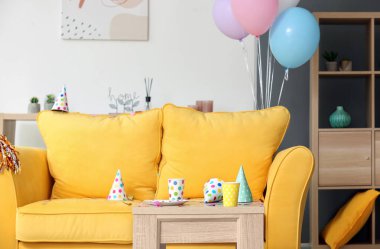 Partiden sonra odanın içi.