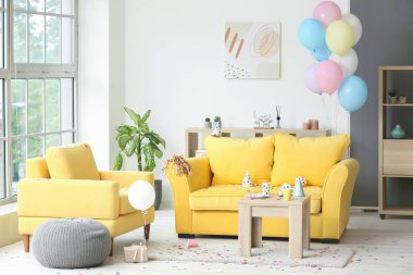 Partiden sonra odanın içi.