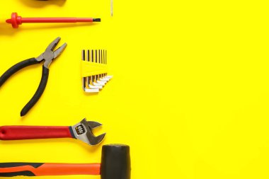 Renk arkaplan üzerinde inşa araçları kümesi