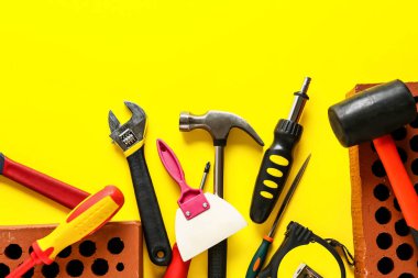 Renk arkaplan üzerinde inşa araçları kümesi