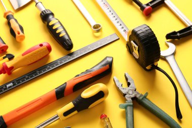 Renk arkaplan üzerinde inşa araçları kümesi