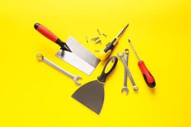 Renk arkaplan üzerinde inşa araçları kümesi