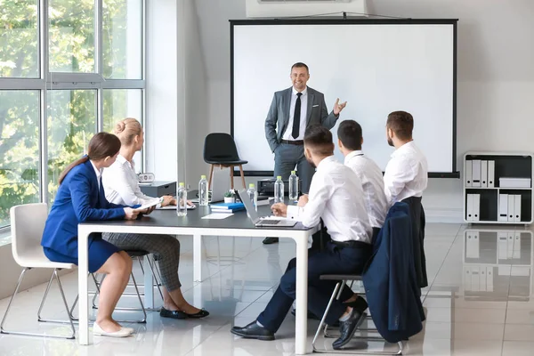 Mature Businessman Giving Presentation Meeting Office — Stock Photo, Image