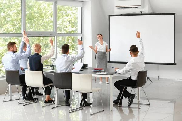 Businesswoman Giving Presentation Meeting Office — Stock Photo, Image
