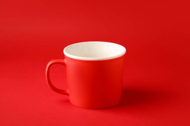 Renk arkaplan üzerine boş fincan