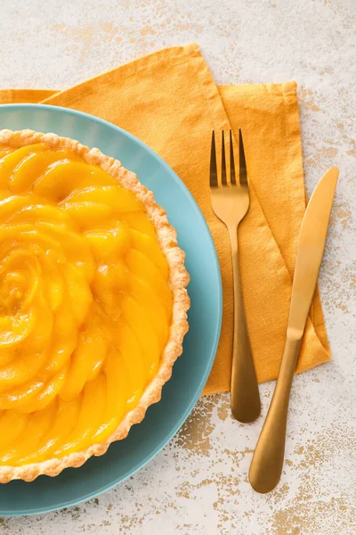 Plate Tasty Mango Pie Light Background — Stock Photo, Image