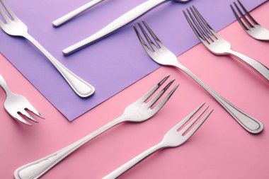 Renk arkaplanındaki çatallar