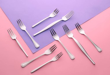 Renk arkaplanındaki çatallar