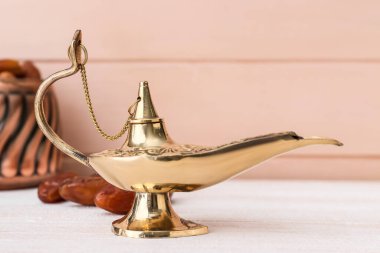 Aladdin dilek lambası ışık masasında