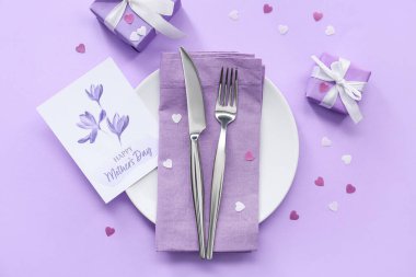 Anneler Günü için renk arkaplan üzerinde güzel masa ayarları