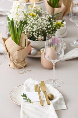 Paskalya kutlaması için güzel bir masa.