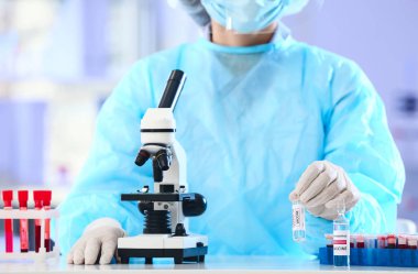 Bilimadamı laboratuvarda covid-19 aşısı geliştiriyor