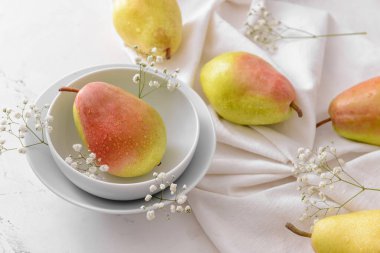 Hafif armutlu taze armut kompozisyonu