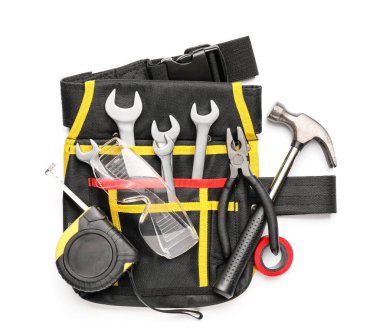 Beyaz arkaplanda inşaat araçları kümesi