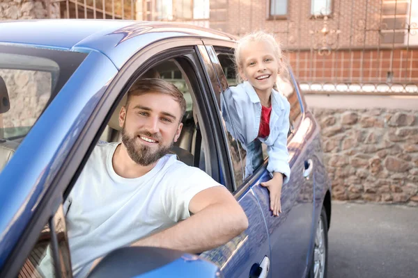 Famiglia Felice Seduta Macchina — Foto Stock