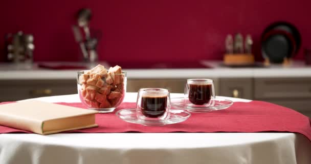 Lunettes Café Chaud Sucre Livre Sur Table Cuisine — Video