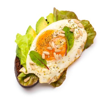 Beyaz arka planda taze lezzetli bruschetta.