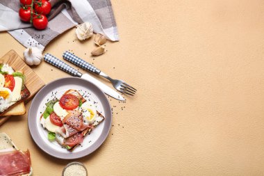 Renkli taze bruschetta tabağı.