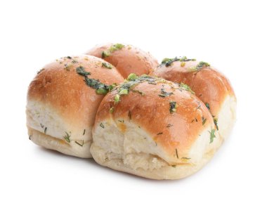 Beyaz arka planda sarımsaklı taze ekmek.