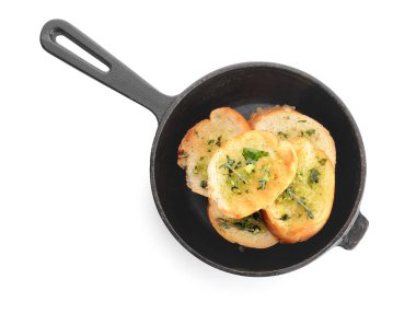 Kızartma tavası ve kızarmış ekmek. Beyaz arka planda sarımsaklı.