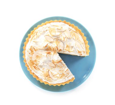 Beyaz arka planda lezzetli hindistan cevizli turta tabağı