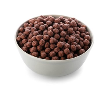 Beyaz arka planda çikolatalı mısır topu kasesi.