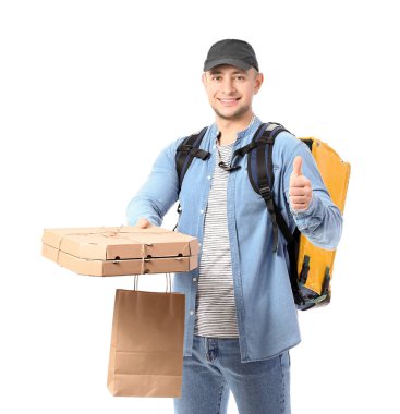 Yemek dağıtım servisi beyaz arka planda baş parmağını gösteriyor.