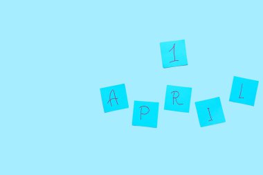 Renk arkaplanı üzerine metin 1 APRIL