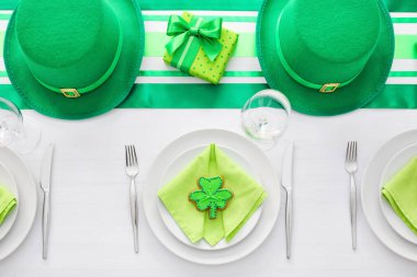 Aziz Patrick Günü kutlamaları için güzel bir masa.