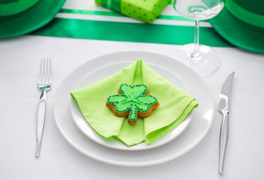 Aziz Patrick Günü kutlamaları için güzel bir masa.