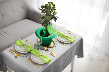 Aziz Patrick Günü kutlaması için masa hazır.