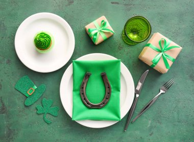 St. Patrick Günü kutlamaları için güzel bir masa.