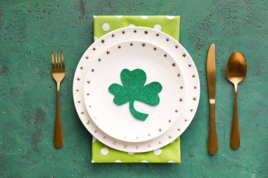 St. Patrick Günü kutlamaları için güzel bir masa.